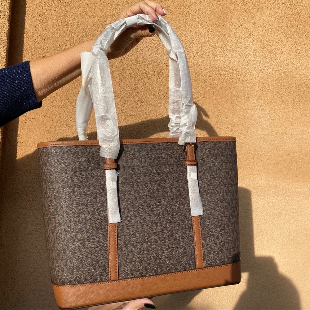 Michael MK JET SET Travel Lg. Signature Tote - Picture 10 of 12